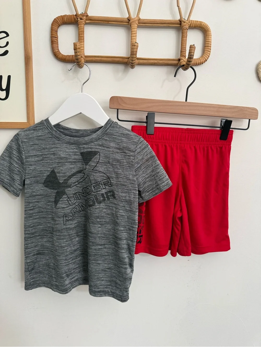 Under Armour - 4T lightweight dri fit set